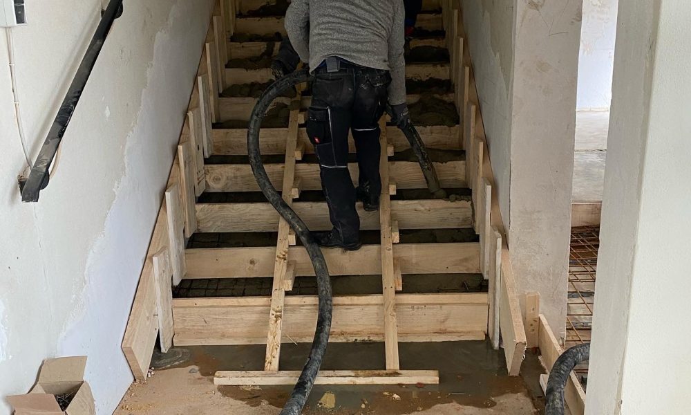 Betonage von Treppen mit der Betonpumpe P720 von Putzmeister