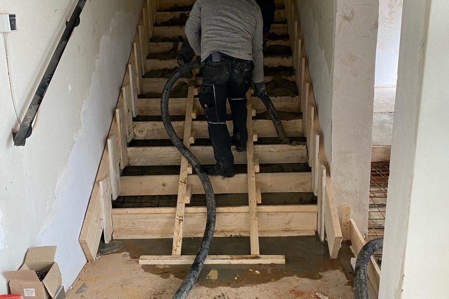 Betonage von Treppen mit der Betonpumpe P720 von Putzmeister