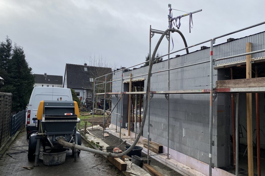 Bodenplatten und Decken betoniert mit der Betonpumpe