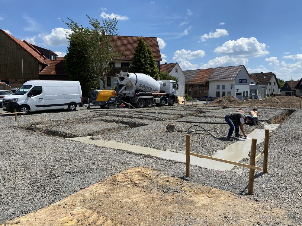 Fundament betoniert mit der Betonpumpe