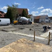 Fundament betoniert mit der Betonpumpe