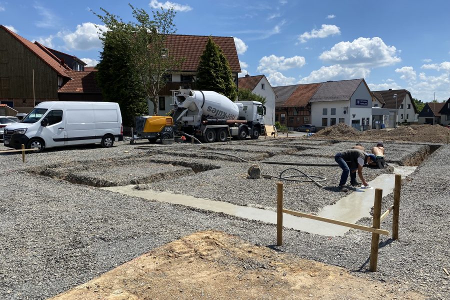 Fundament betoniert mit der Betonpumpe
