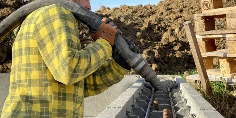 Schalsteinverfüllung mit der Betonpumpe p720