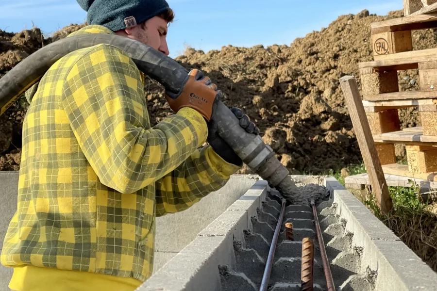 Schalsteinverfüllung mit der Betonpumpe p720